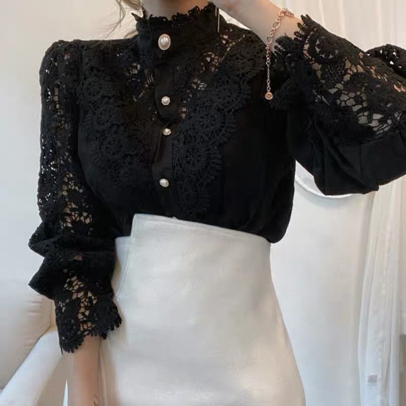 Klassisk Og Elegant Damebluse Med Blonde
