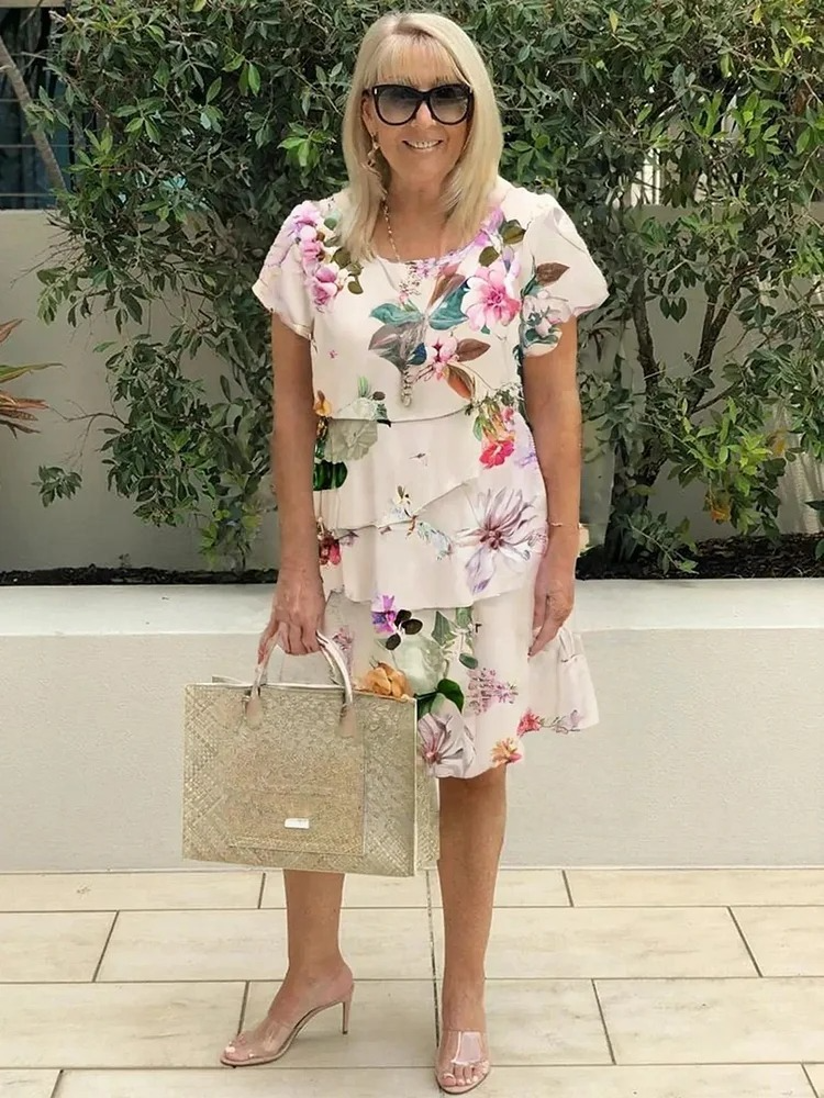 Emilie | Blomstret Kjole med Lag-på-Lag Design