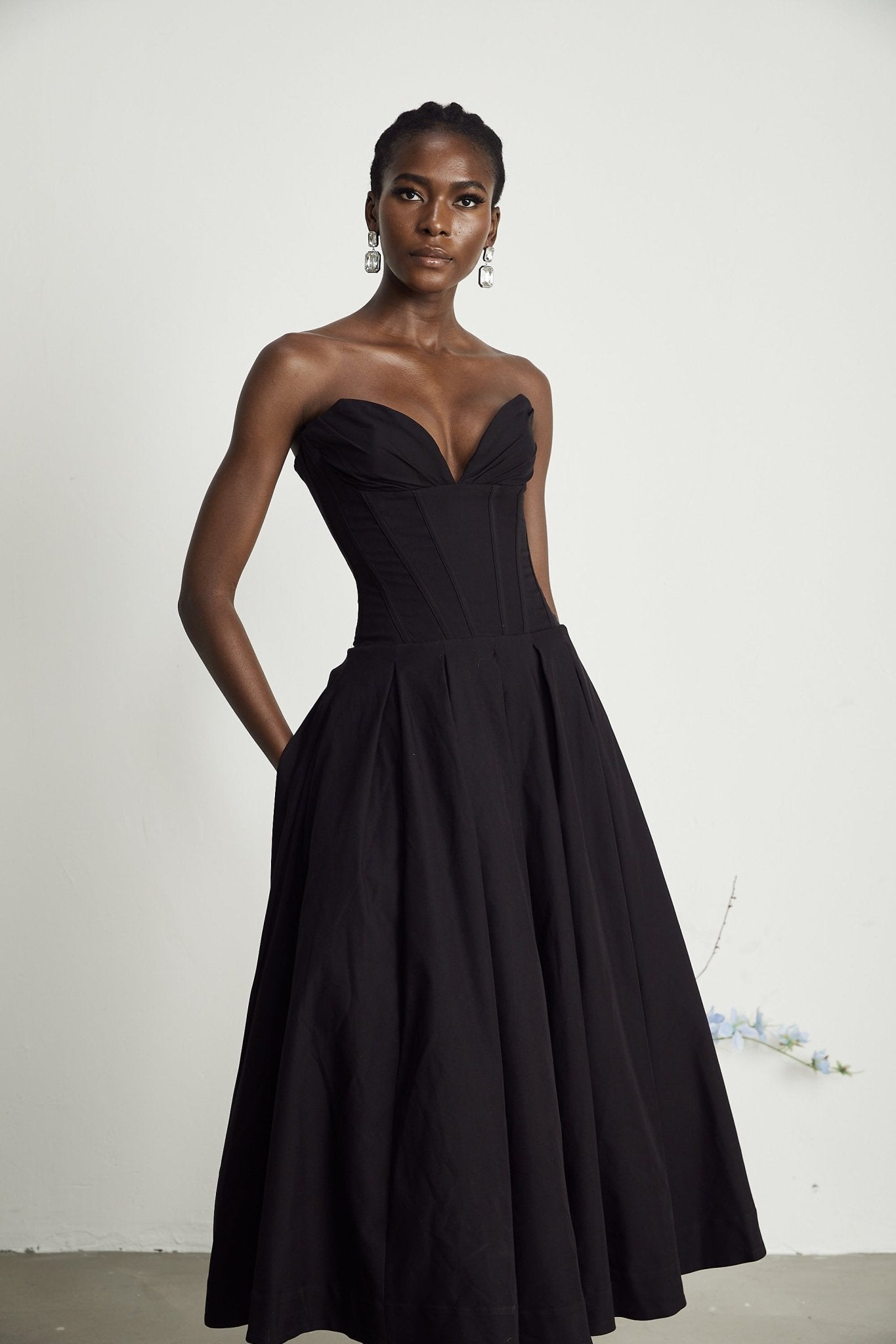 Thora | Elegant Off-Shoulder Korset Midi Kjole