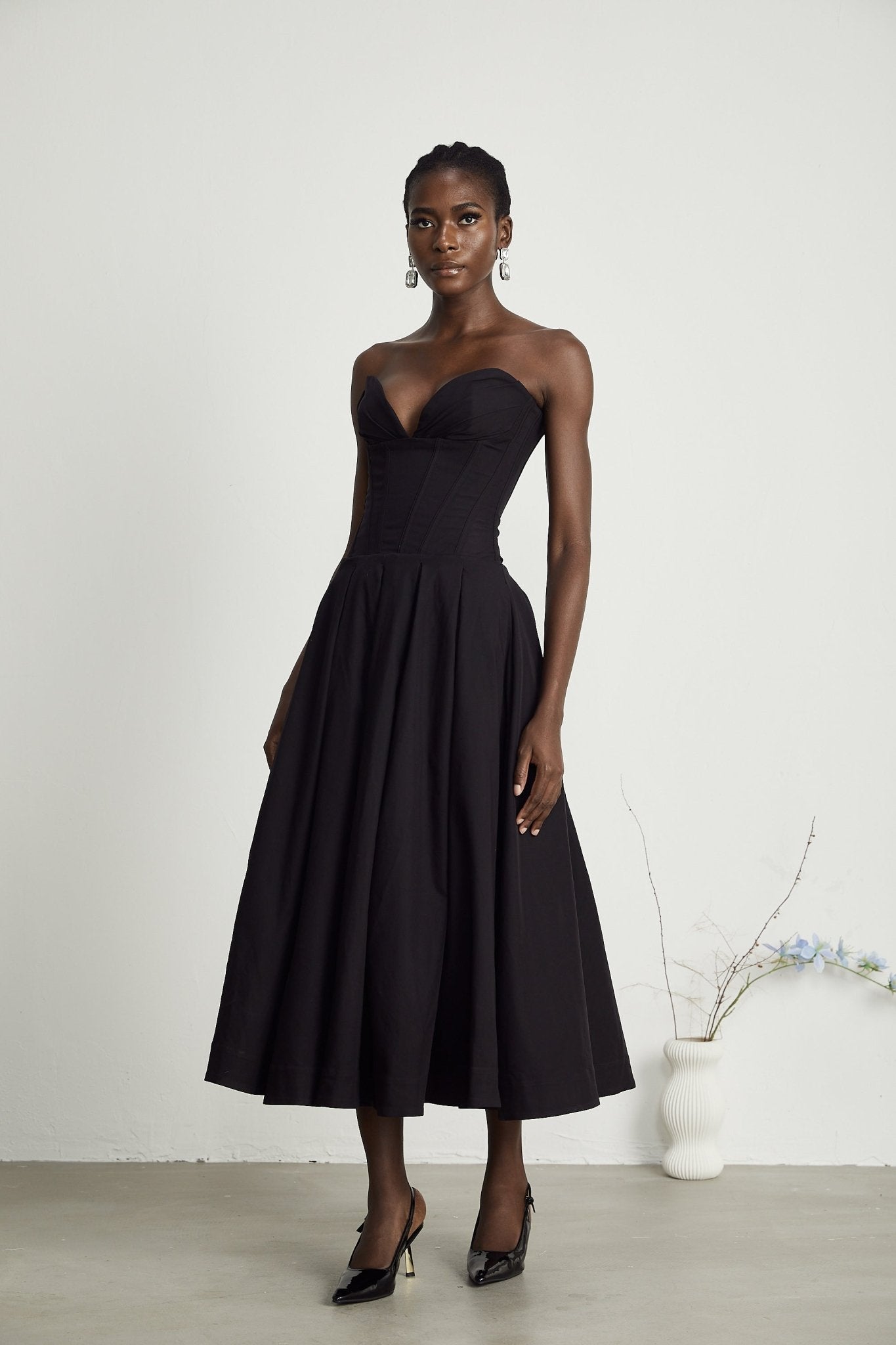 Thora | Elegant Off-Shoulder Korset Midi Kjole