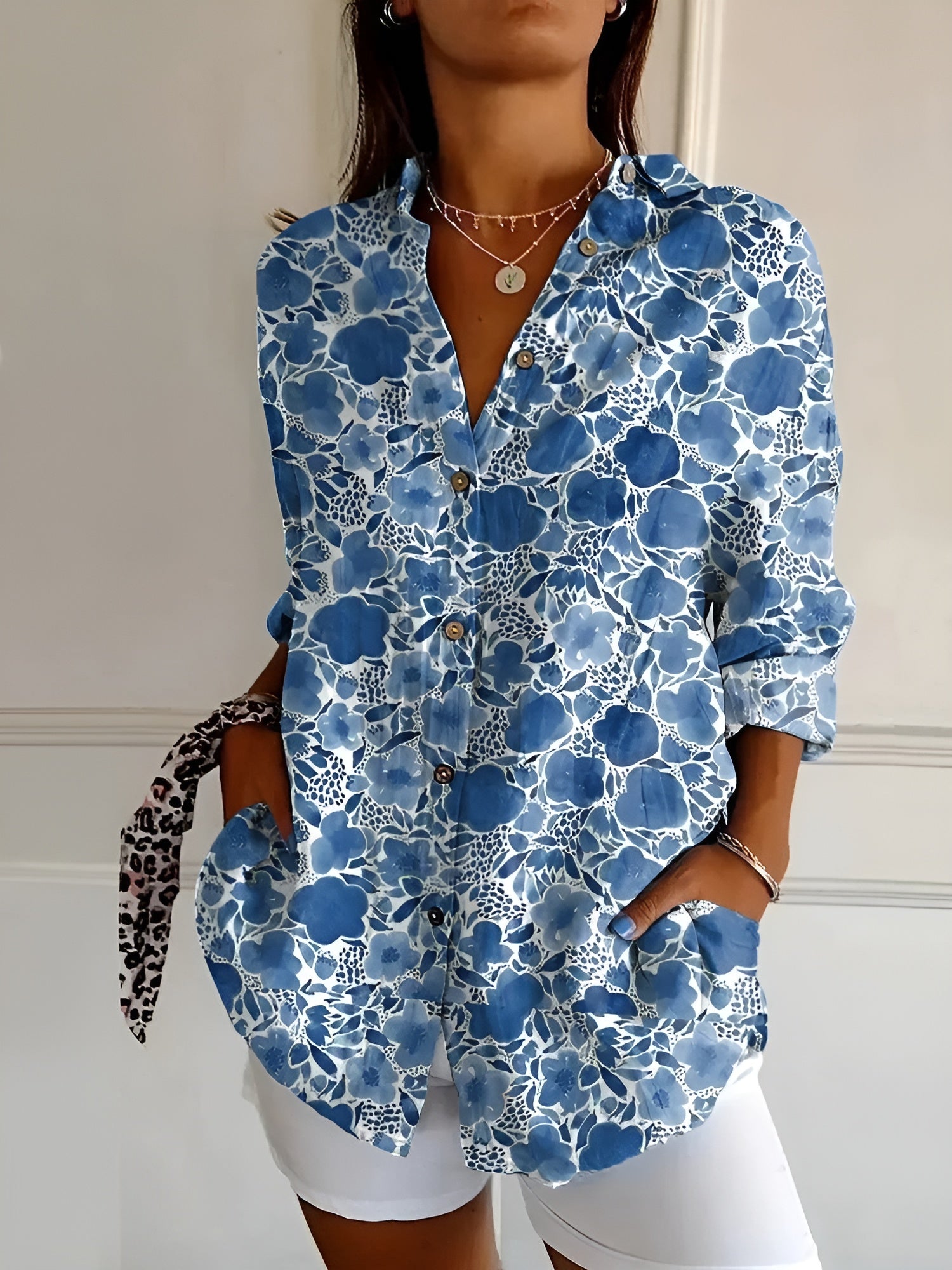 Liva | Blomstret Damebluse med Lange Ærmer